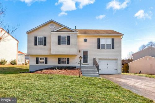 125 Winston Dr, York, PA 17408-1033