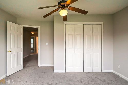 3069 Elmwood Rd, Atlanta GA  30349-8105 exterior