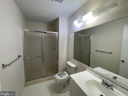 2 Rickard Ct, Trenton NJ 08648-2670 exterior