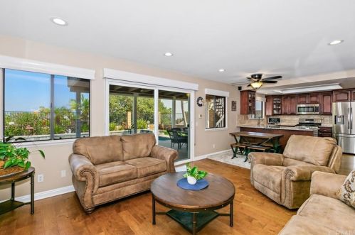 6880 Rycroft Dr, Riverside CA  92506-5317 exterior