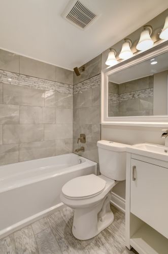 284 Middaugh Rd, Willowbrook IL  60514-1065 exterior