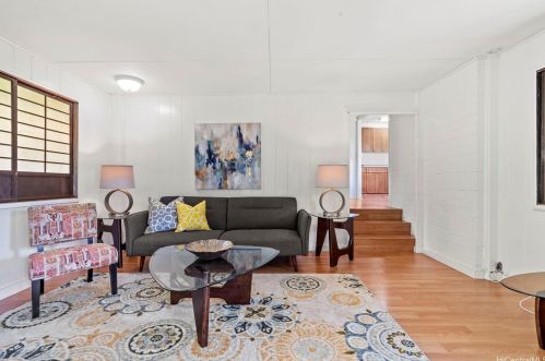 3430 Kaohinani Dr, Honolulu HI  96817-1022 exterior