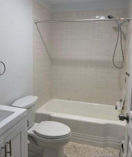 27 Hawthorne Dr, Norwalk CT  06851-4113 exterior