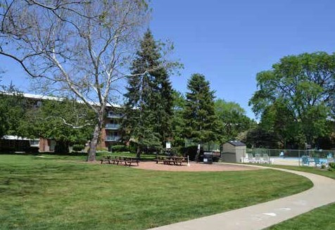 2210 Goebbert Rd, Arlington Hts IL  60005-4201 exterior