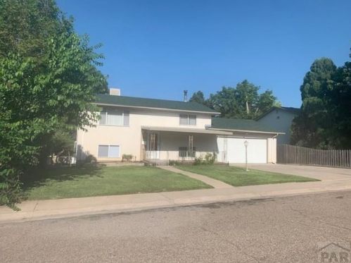30 Meadowbrook Dr, Pueblo, CO 81001-2047