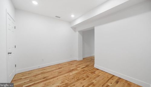 512 4 St, Philadelphia PA 19133-3105 exterior