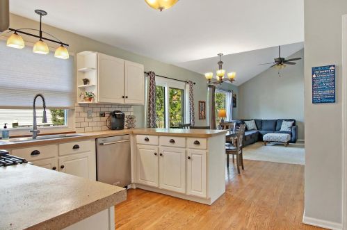201 Verbena Ln, Bull Valley, IL 60098-4187