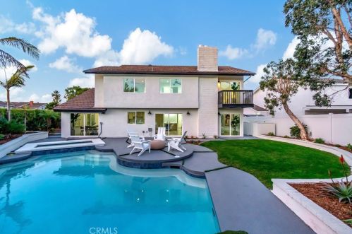 5892 Bellfield Ln, Huntington Beach CA  92648-1041 exterior