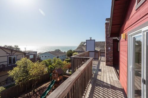 562 Buena Vista St, Moss Beach, CA 94038-9715