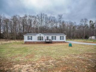 135 Whispering Dr, Countyline, NC 28634-9343