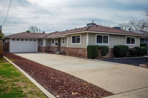 1035 Harvard Ave, Fresno, CA 93705-4427