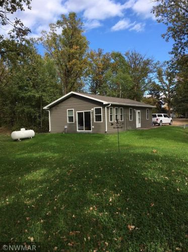 2267 Oak Harbor Dr, Hackett, MN 56623-8840