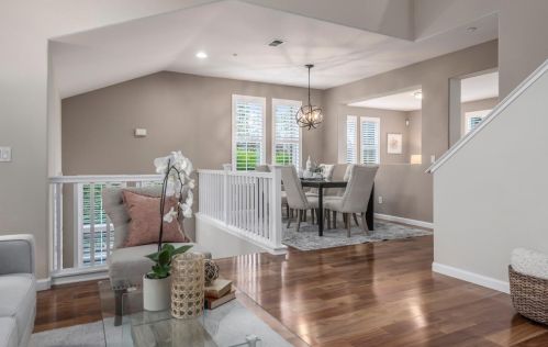 10 Towne Cir, Mountain View, CA 94040-1588