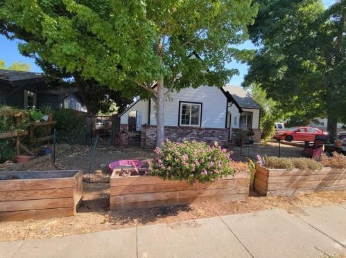 1480 Peach St, Gridley, CA 95948-2406