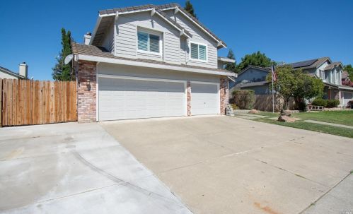 808 Notre Dame Dr, Vacaville, CA 95687-4666