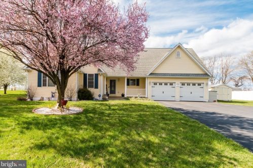 94 Hackney Ln, Charles Town, WV 25414-4516