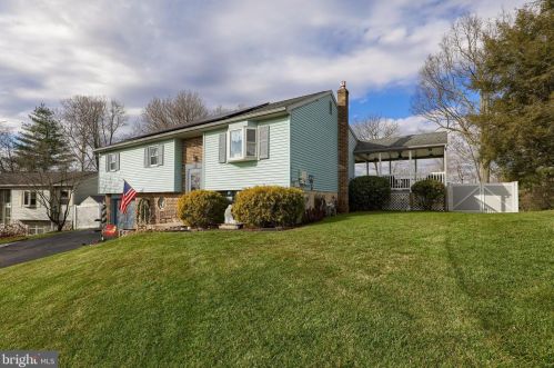 15 Rosewood Dr, Lancaster PA  17603-9329 exterior
