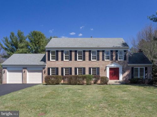 8445 Holly Leaf Dr, Mc Lean, VA 22102-2226