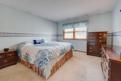 941 Palomino St, Carol Stream, IL 60188-1380