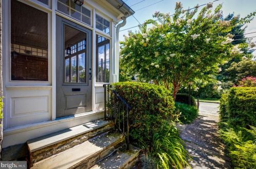 225 Gravers Ln, Philadelphia PA 19118-2802 exterior