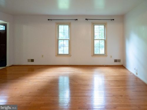 1600 Winding Waye Ln, Silver Spring MD  20902-1456 exterior