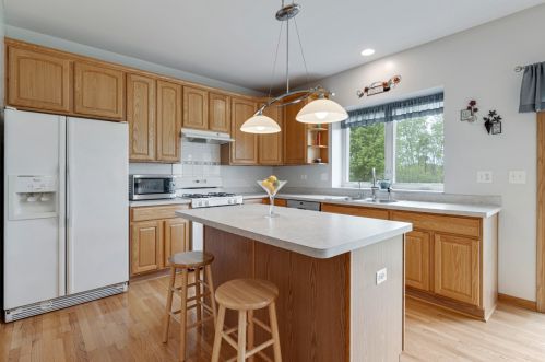 6 Tregonwell Ct, Barrington Hills, IL 60102