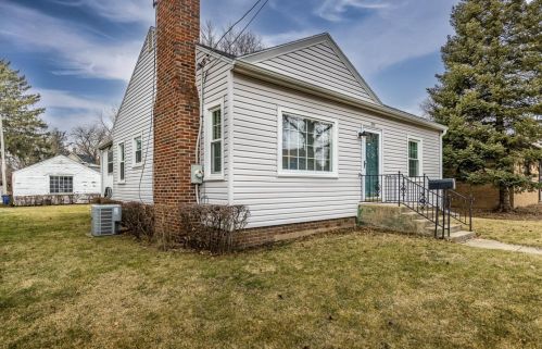 222 Rockford Ave, Rockford, IL 61104-1654