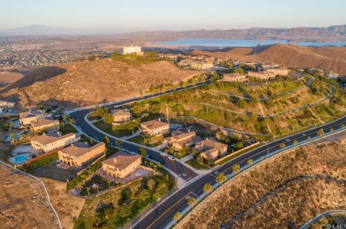 16849 Ridge Cliff Dr, Riverside CA  92503-0251 exterior