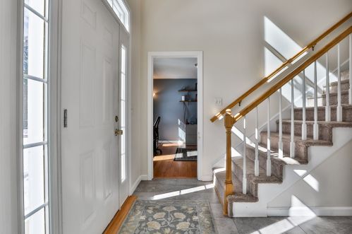 20 Grove Ct, Auburn, NH 03032-3234