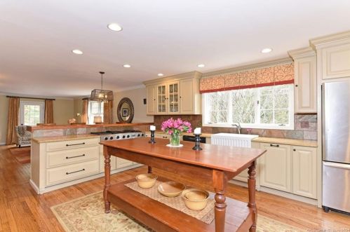 12 Old Reservoir Rd, Glastonbury, CT 06033-1458