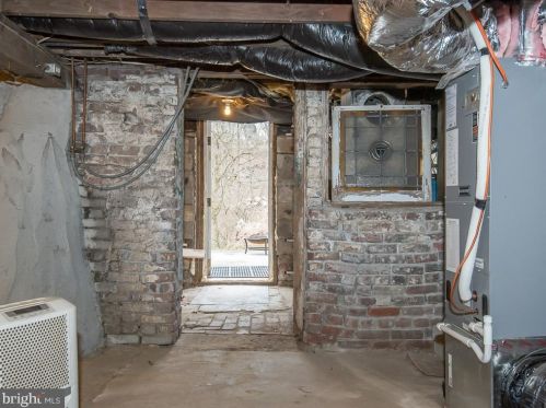 2122 Millcreek Rd, Lancaster PA  17602-4749 exterior