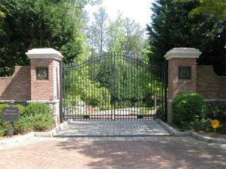 4890 Serene Shores Dr, Gainesville, GA 30504-5243