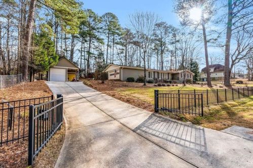 171 Magnolia Dr, Holly Springs, GA 30114-3510
