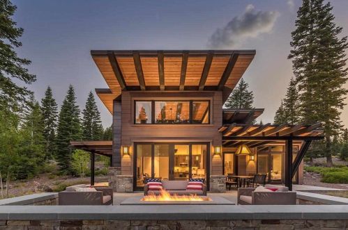8370 Valhalla Dr, Truckee, CA 96161-4296