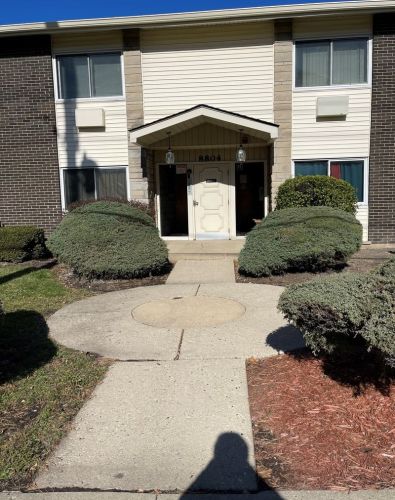 8804 Golf Rd, Des Plaines, IL 60016-4091