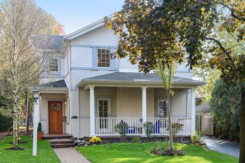 896 Spruce St, Northfield, IL 60093-2219