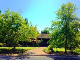 1463 Escalon Ave, Fresno, CA 93711-1933