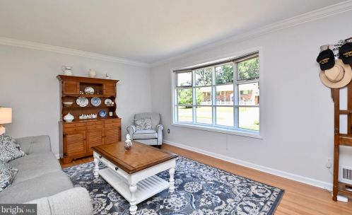 8513 Fairburn Dr, Springfield VA  22152-3225 exterior