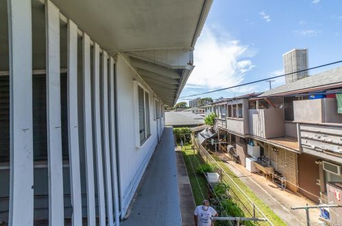 2969 Varsity Cir, Honolulu HI  96826-1745 exterior