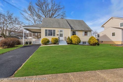 2 Oregon Ave, Hazlet, NJ 07730-2216