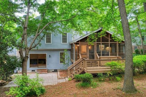 210 Hunting Creek Dr, Marietta, GA 30068-3418