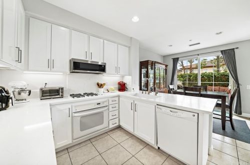 21 Lilac, Irvine CA  92618-6909 exterior