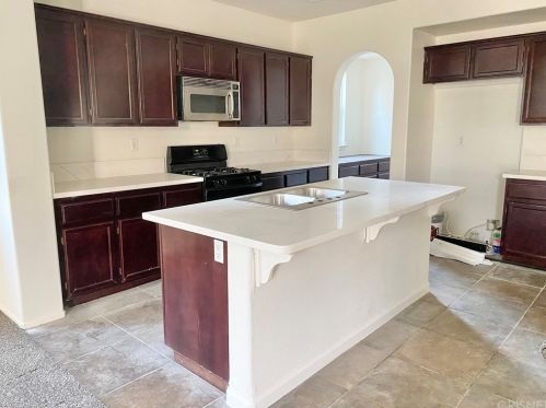 2205 Greentree St, Lancaster, CA 93535-1796