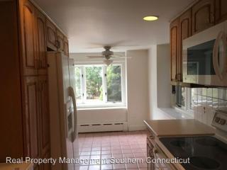 40 Pleasant St, Cos Cob CT  06807-2005 exterior