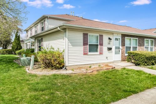 7603 Bristol Ln, Hanover Park, IL 60133-2558