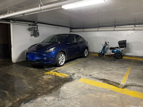 440 Lewers St, Honolulu HI  96815-2445 exterior