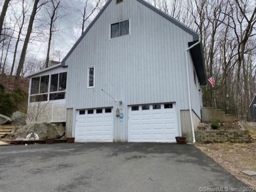 26 Verna Rd, Upper Stepney, CT 06468-1121