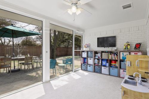 3314 Darbyshire Dr, Dallas TX  75229-5027 exterior