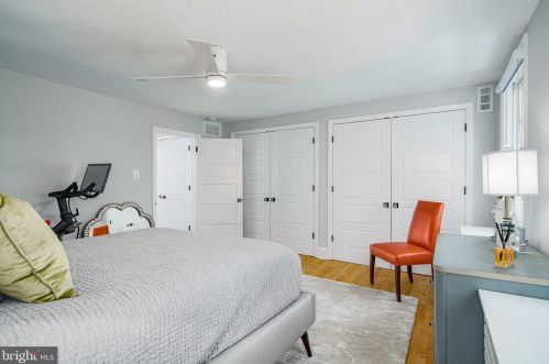 279 5 St, Philadelphia PA 19106-3715 exterior