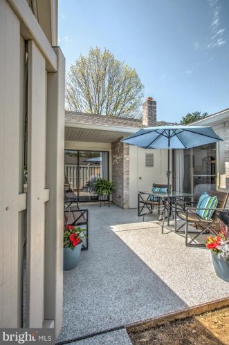 189 Valleybrook Dr, Lancaster PA  17601-4620 exterior